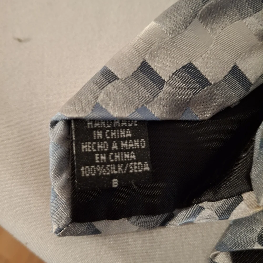 Van Heusen Wavy Pattern Tie in Blue and Cream